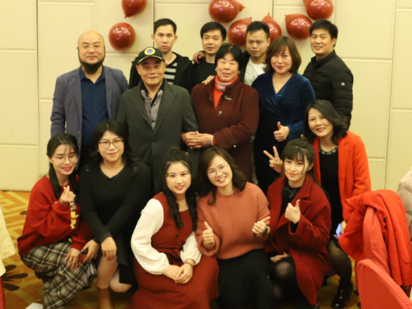 傳美廣告-年會合影