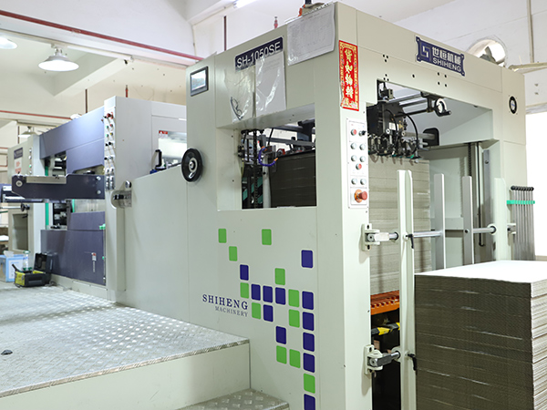 傳美廣告-高速全自動(dòng)啤機(jī)