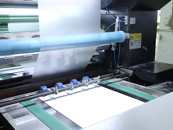 傳美廣告-自動(dòng)過膜機(jī)