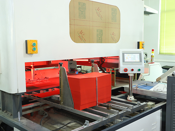 傳美廣告-自動(dòng)制作包裝盒機(jī)